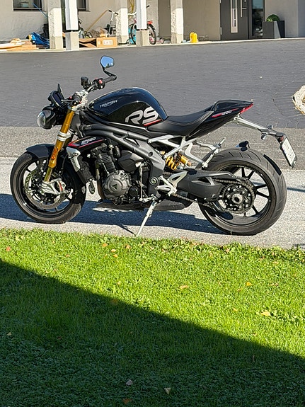 Triumph Speed Triple 1200 RS 11 of 19
