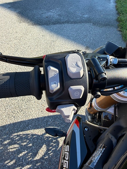 Triumph Speed Triple 1200 RS 16 of 19