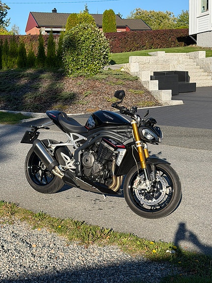 Triumph Speed Triple 1200 RS 2 of 19
