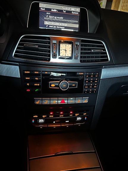 Mercedes-Benz E250 26 of 29