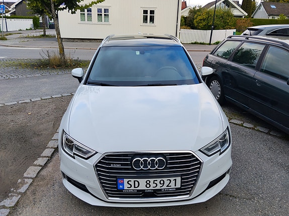 Audi e-tron 2 of 12