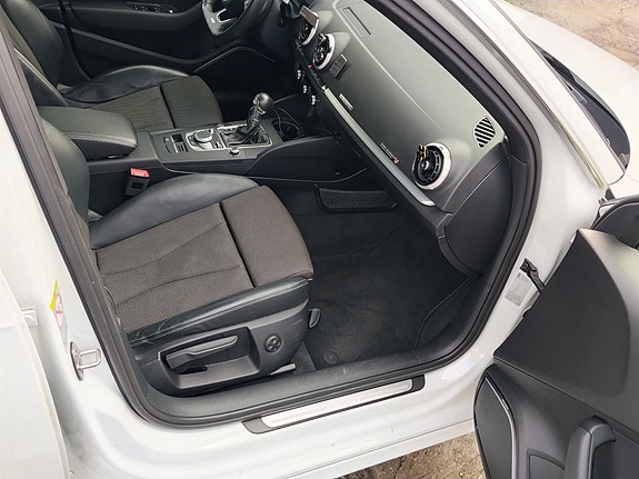 Audi e-tron 11 of 12