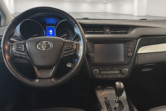 Toyota Avensis 9 of 15