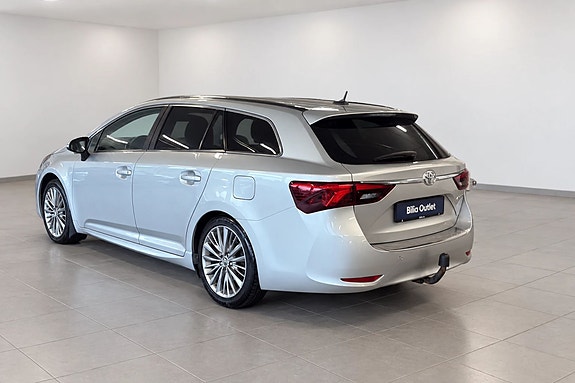 Toyota Avensis 2 of 15