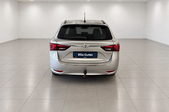 Toyota Avensis 4 of 15