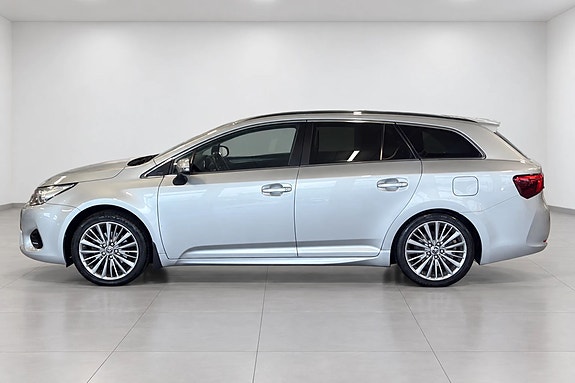 Toyota Avensis 5 of 15