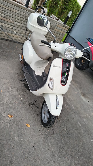Vespa LX 50 9 of 11