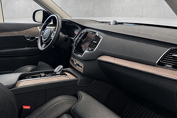 Volvo XC90 7 of 13