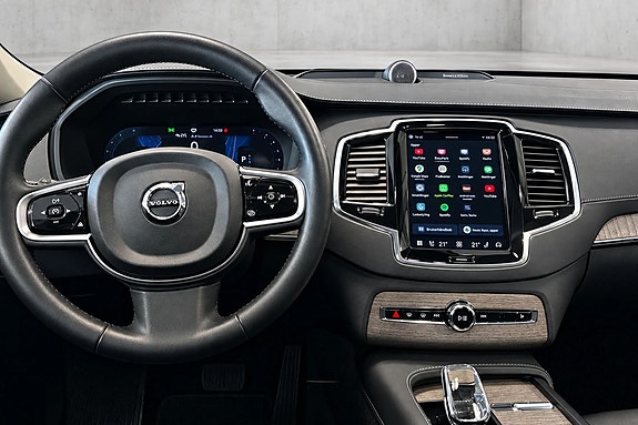 Volvo XC90 10 of 13