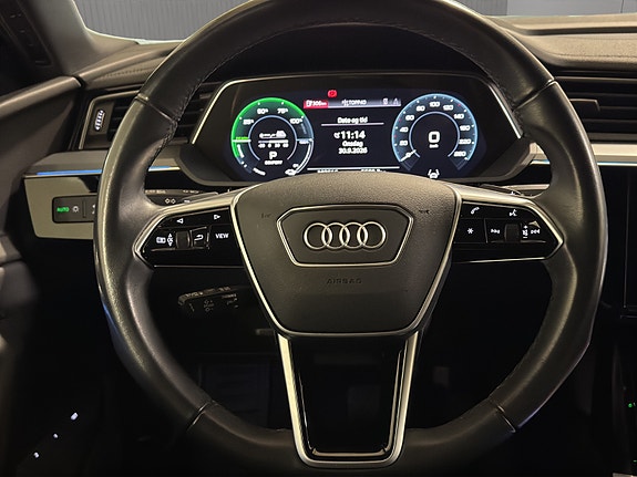 Audi e-tron 14 of 28