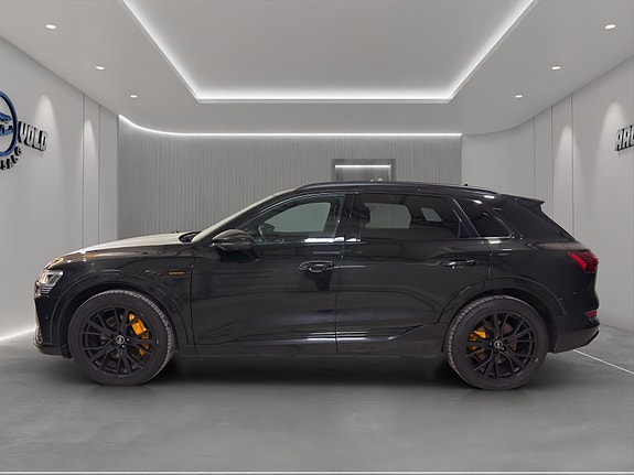 Audi e-tron 8 of 28