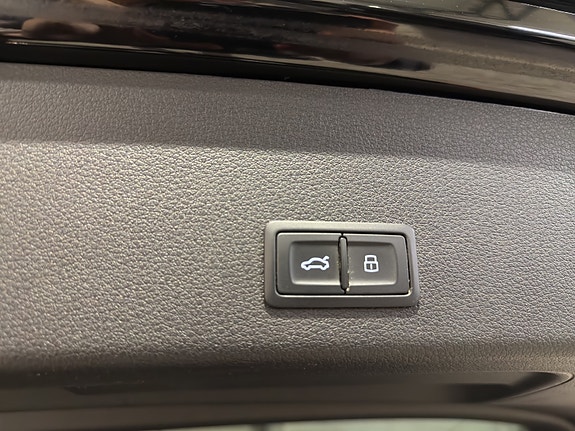 Audi e-tron 26 of 28