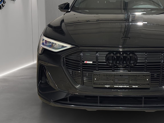 Audi e-tron 4 of 28