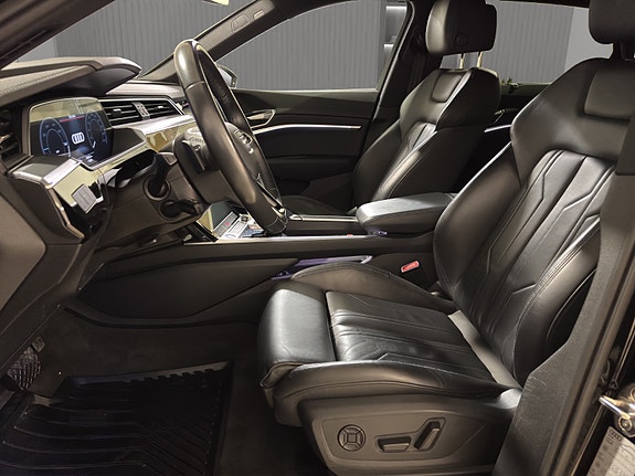 Audi e-tron 11 of 28