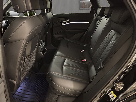 Audi e-tron 24 of 28