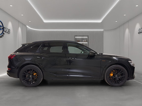 Audi e-tron 7 of 28