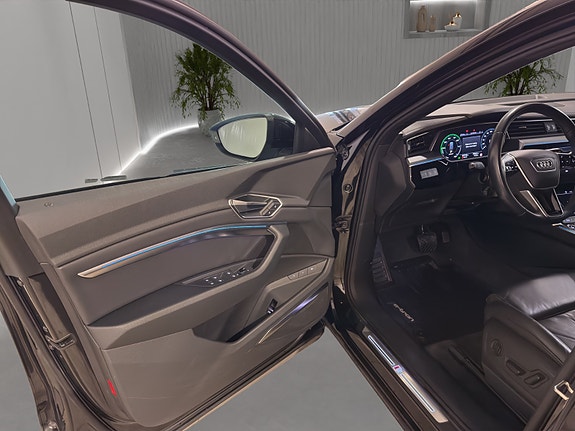 Audi e-tron 21 of 28