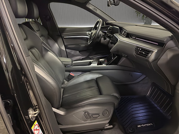Audi e-tron 12 of 28
