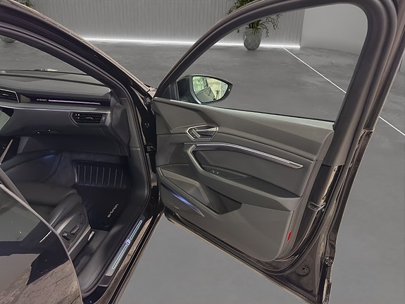 Audi e-tron 22 of 28