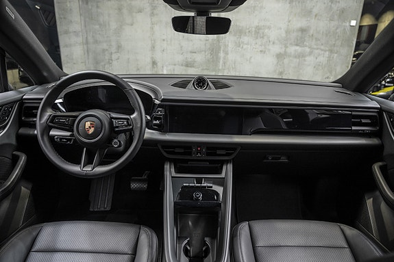 Porsche Macan 17 of 30