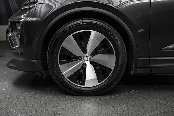 Porsche Macan 12 of 30