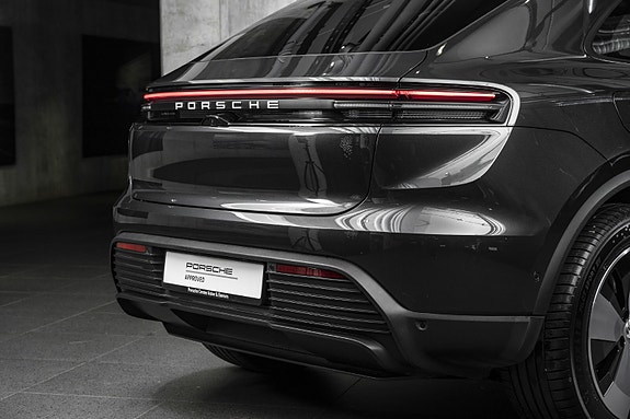 Porsche Macan 5 of 30