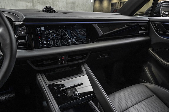 Porsche Macan 27 of 30