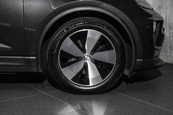 Porsche Macan 11 of 30