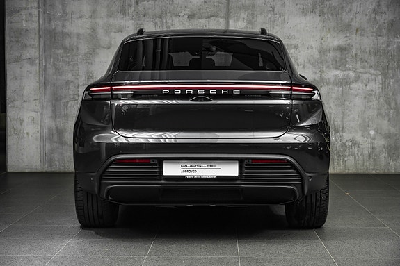 Porsche Macan 7 of 30