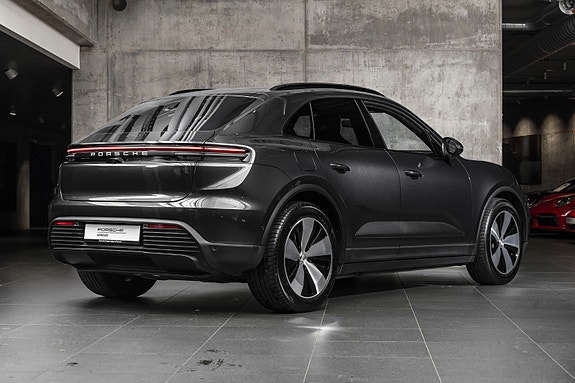 Porsche Macan 3 of 30