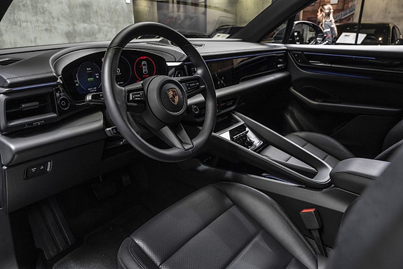 Porsche Macan 14 of 30