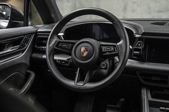 Porsche Macan 18 of 30