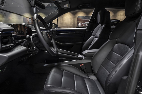 Porsche Macan 15 of 30