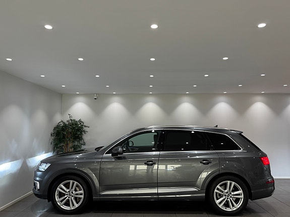 Audi Q7 2 of 30