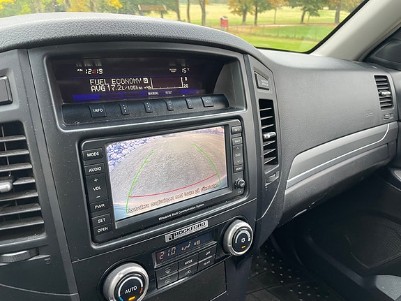 Mitsubishi Pajero 10 of 22