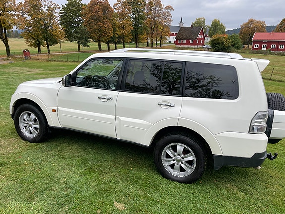 Mitsubishi Pajero 6 of 22