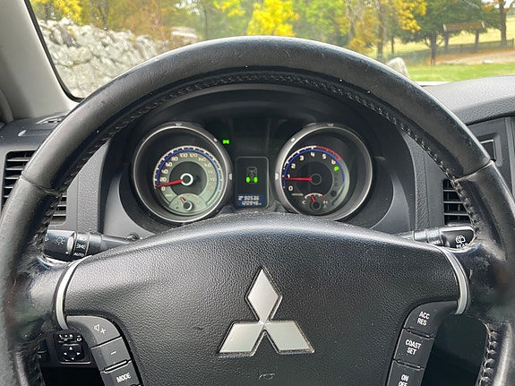 Mitsubishi Pajero 12 of 22