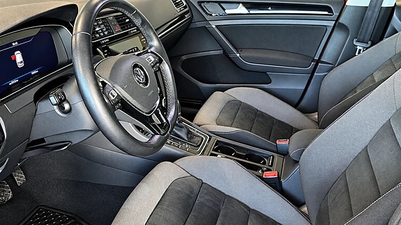 Volkswagen Golf VII 6 of 12