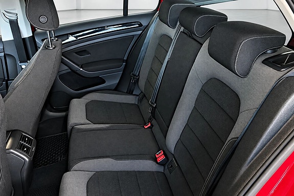 Volkswagen Golf VII 8 of 12