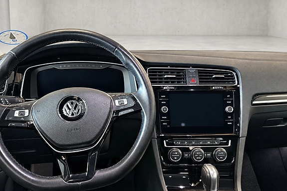 Volkswagen Golf VII 9 of 12