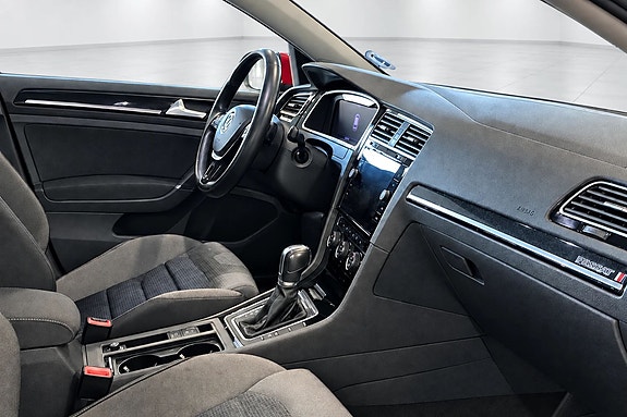Volkswagen Golf VII 7 of 12
