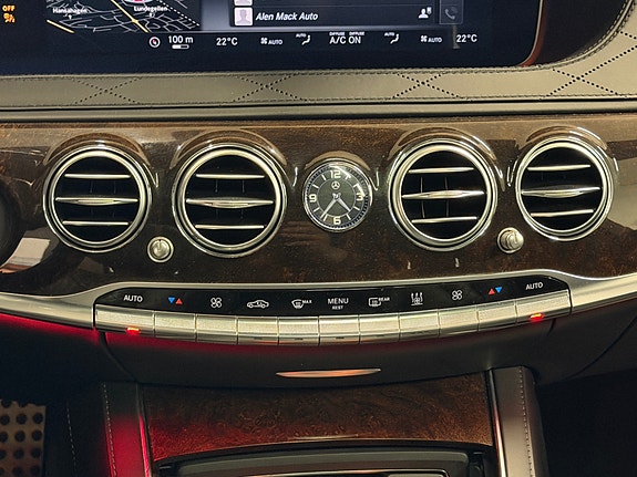 Mercedes-Benz S560 11 of 23