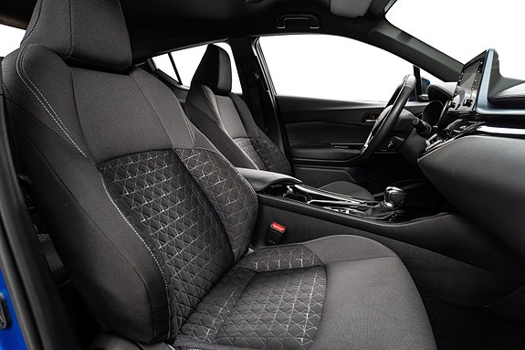 Toyota C-HR 12 of 24