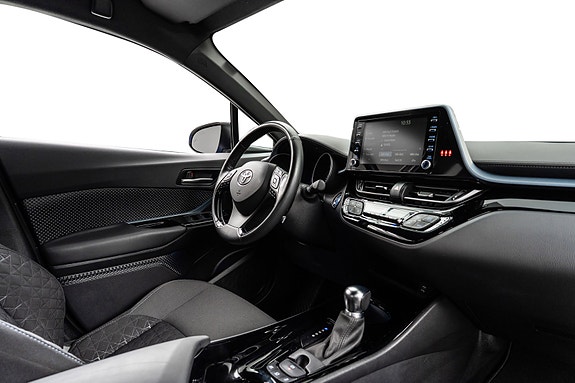 Toyota C-HR 13 of 24