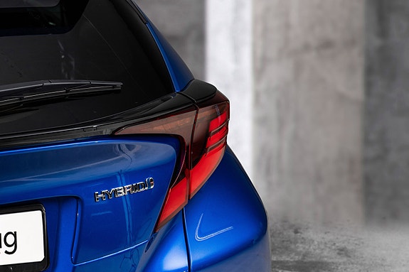 Toyota C-HR 8 of 24