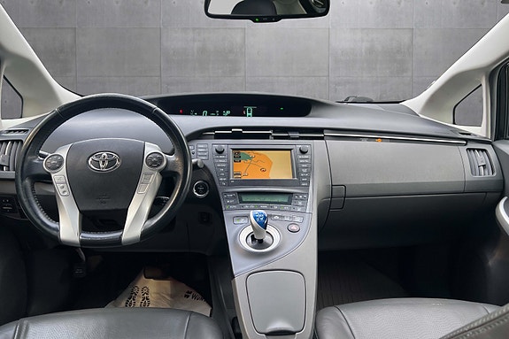 Toyota Prius 9 of 20