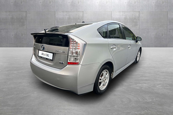 Toyota Prius 5 of 20