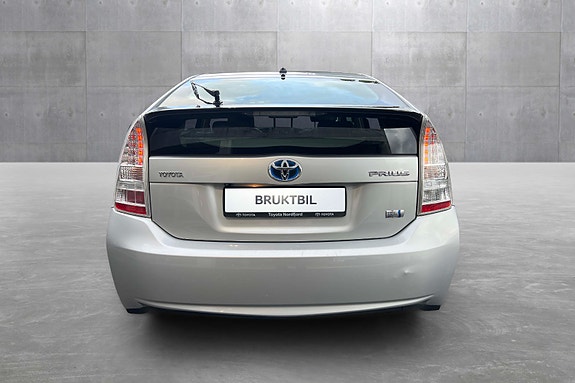 Toyota Prius 4 of 20