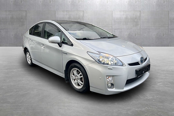 Toyota Prius 7 of 20