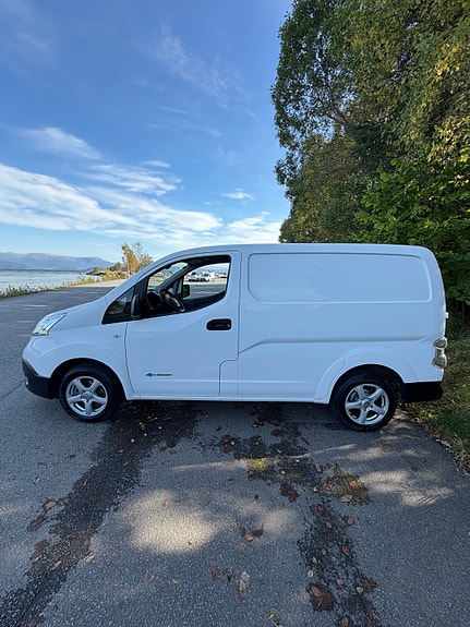 Nissan e-NV200 2 of 10